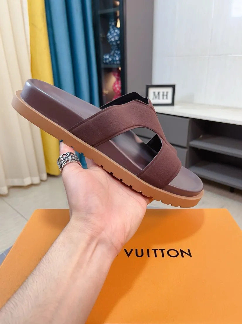 Men's shoes 💰300🌹🌹【LV】Multi-color new men's slippers, original top quality version, original special frosted cowhide➕sheepskin inner and side, non-slip combination sole, more stable walking, more comfortable and lightweight, high-end and generous, size: 38~44
